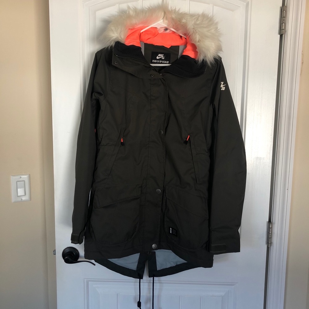 NIKE Ski / Snowboard / Winter Jacket